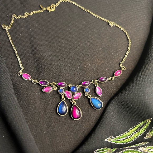 AVON SAQ VTG Brass tone metal necklace with multi colored pendants. - Picture 4 of 6